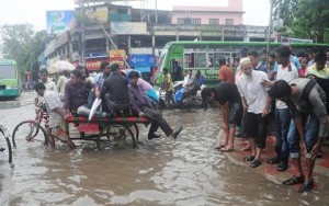 রোয়ানু প্রভাবে রাজধানীতে বৃষ্টি